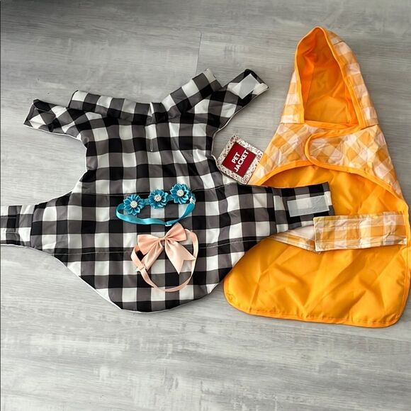 Bundle of Dog items for Small dogs  2 Checkered Jackets 2 Necklaces 20lbs under - Picture 1 of 7